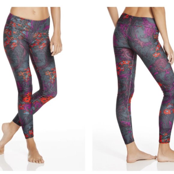 Fabletics PowerHold Mid-Rise Legging Romantic Print Size Medium - Picture 4 of 7
